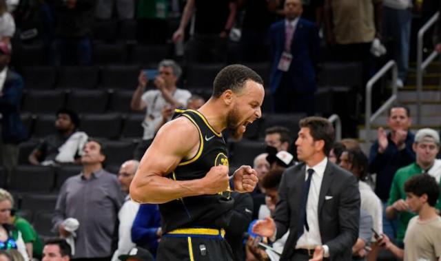 开云投注-防到绿军12中4！34岁库里疯狂砍分背后防守也够狠